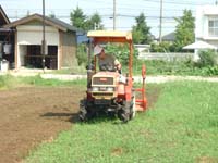 トラクター耕運作業